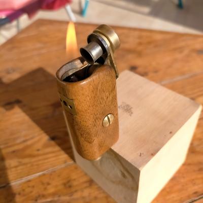 Briquet à essence